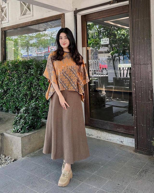 OOTD Batik Lebaran (instagram.com/chaaarania)