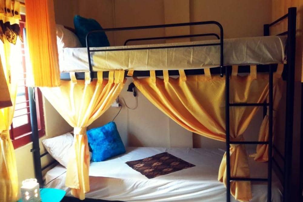 google.com/maps/Laura's backpacker 523