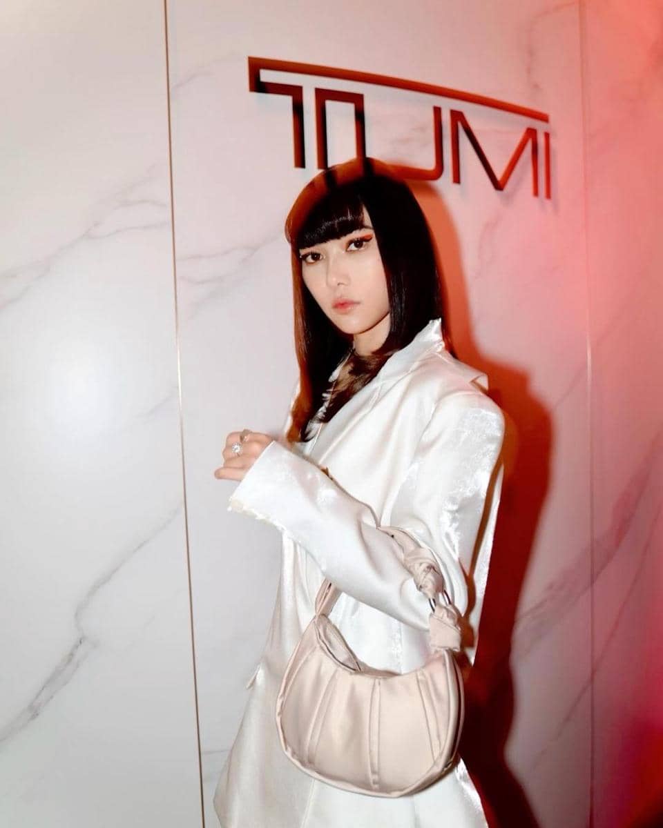 instagram.com/isyanasarasvati