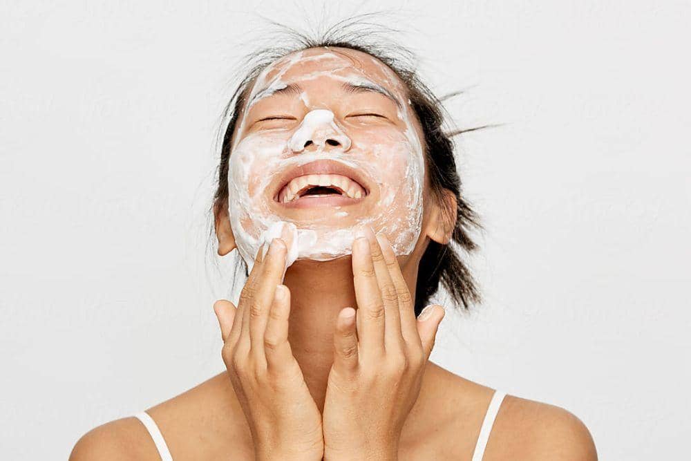 stocksy.com/Cara Pakai Acne Patch