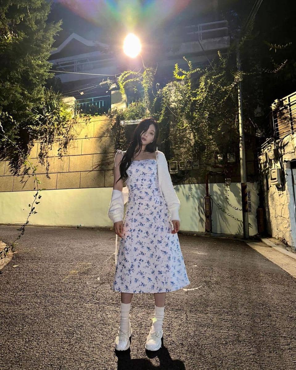 styling midi dress untuk OOTD kasual