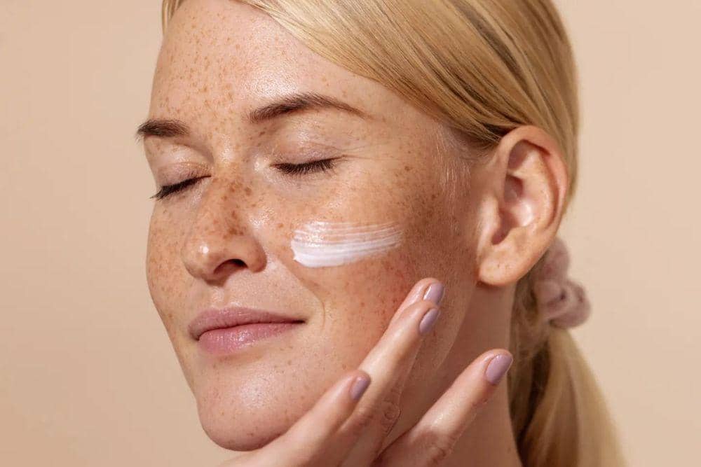 sheknows.com/Cara Pakai Acne Patch