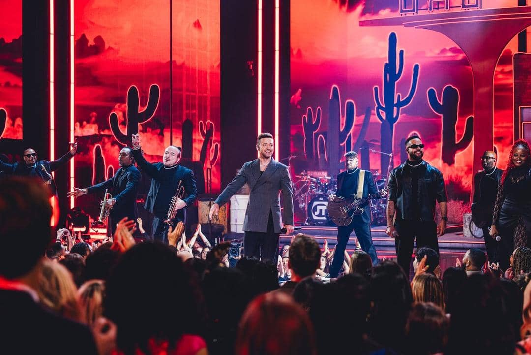 twitter.com/iHeartRadio