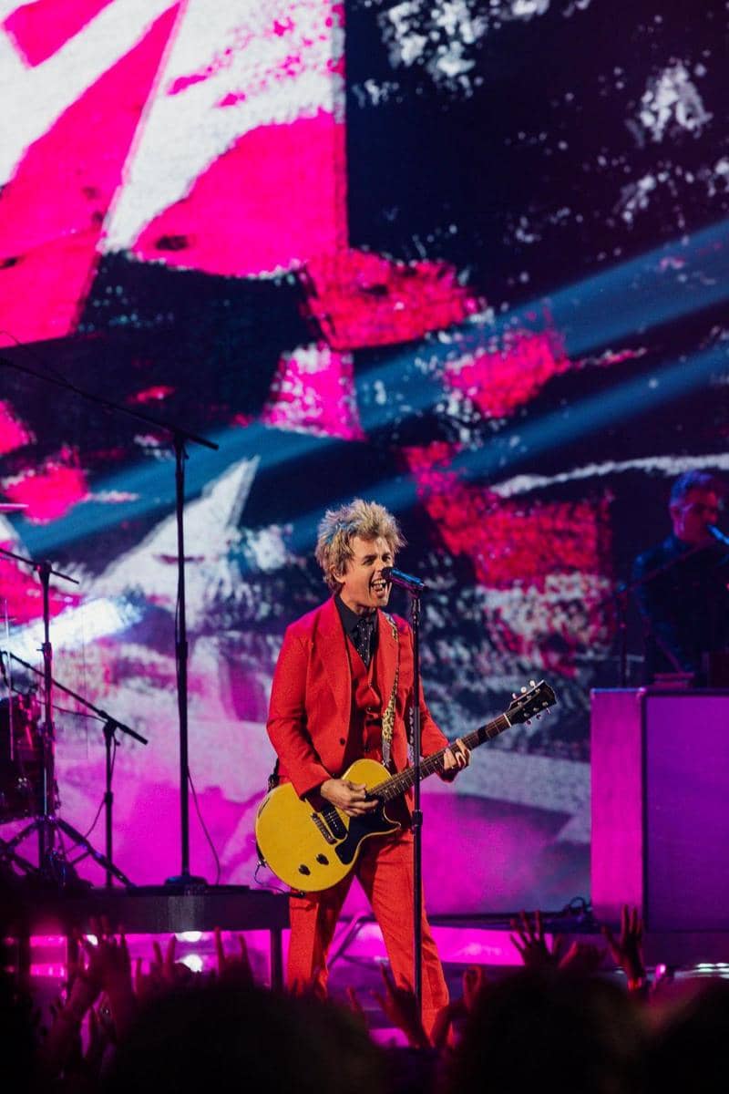 twitter.com/iHeartRadio