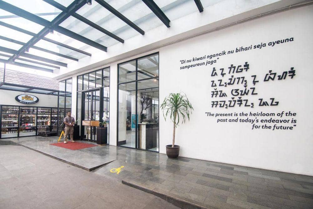 instagram.com/debragabyartotel