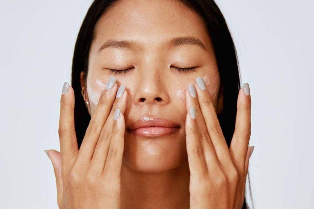 byrdie.com/Skincare untuk Wajah Belang