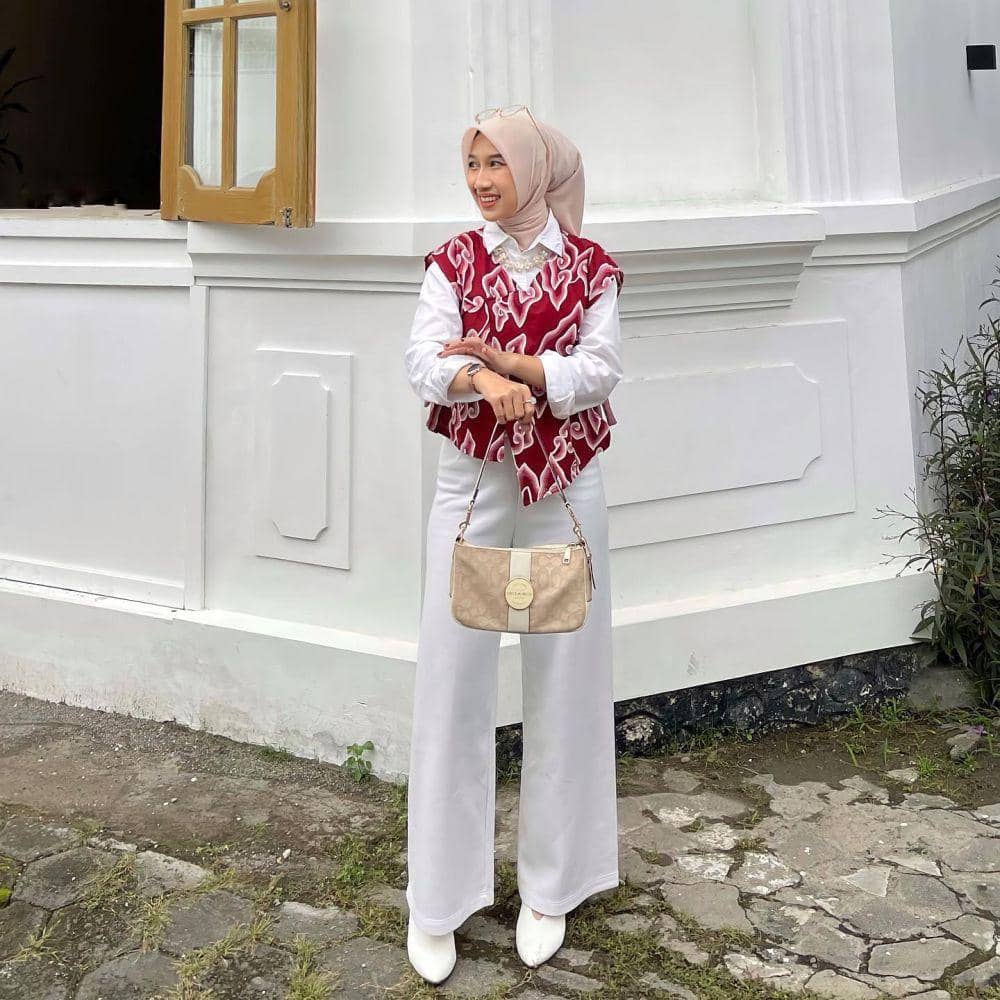 Gaya Lebaran dengan celana putih