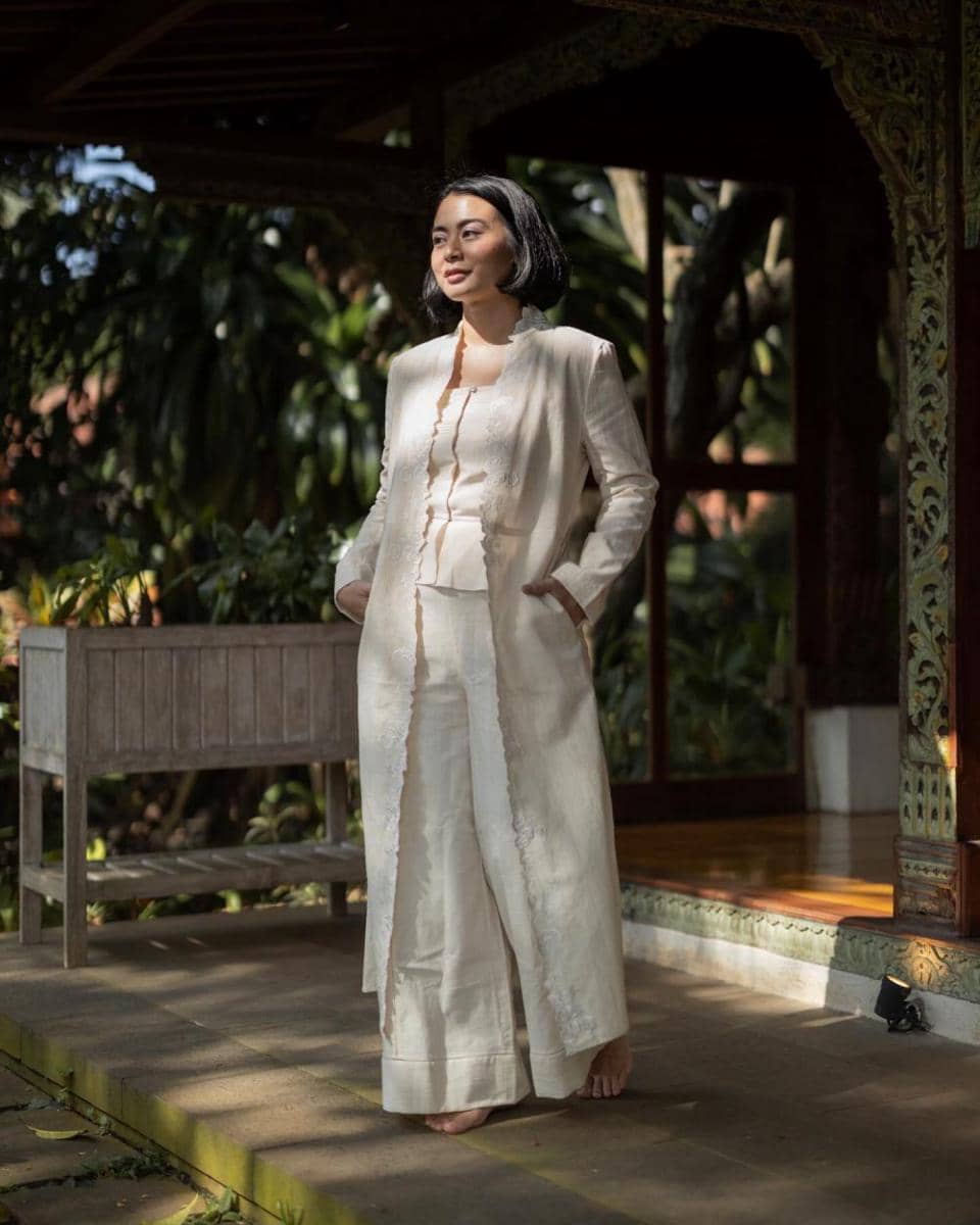 Gaya Lebaran dengan celana putih
