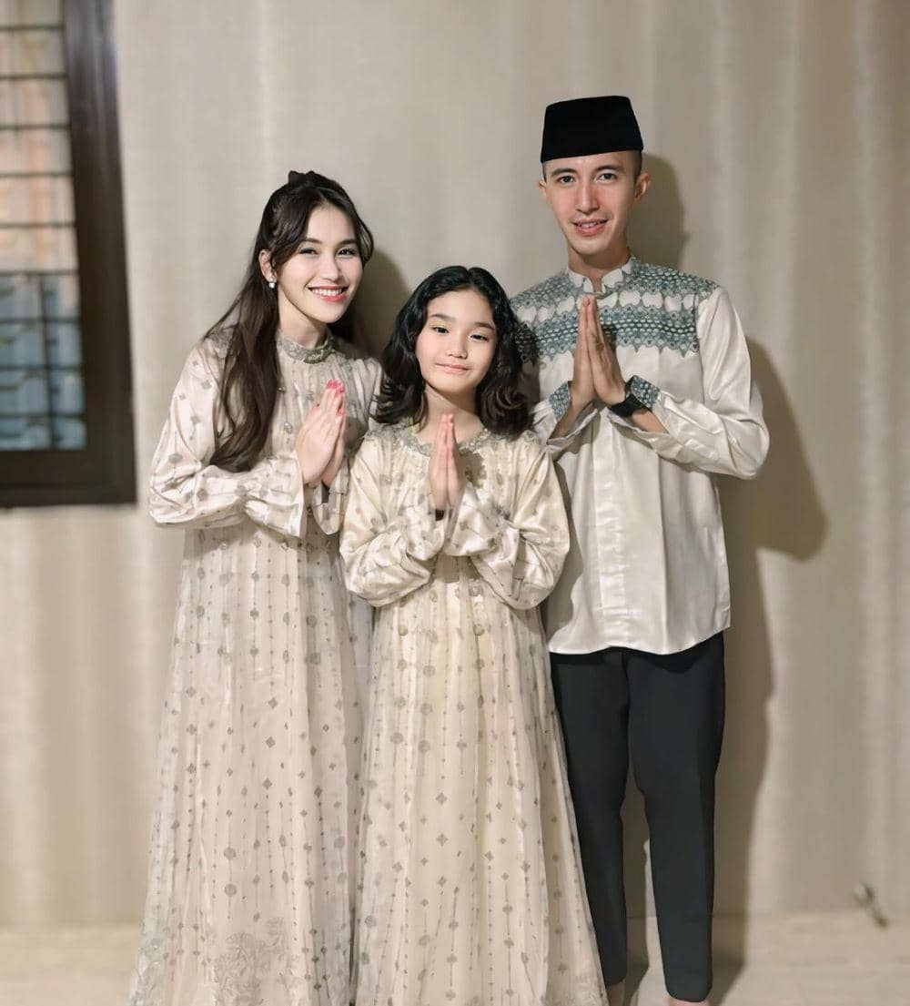 instagram.com/ayutingting92