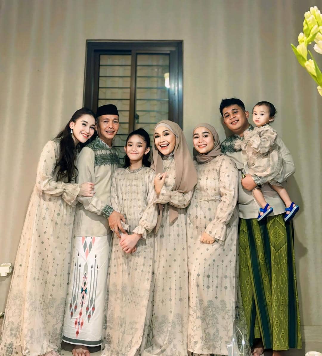 instagram.com/ayutingting92