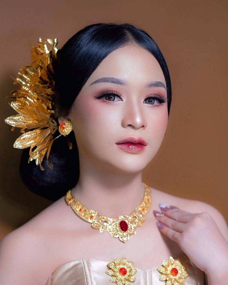 instagram.com/kartika.mua