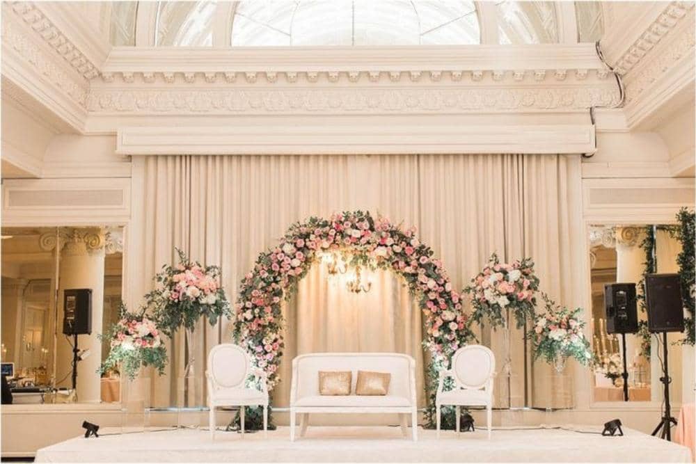 dekorasi pernikahan simple modern