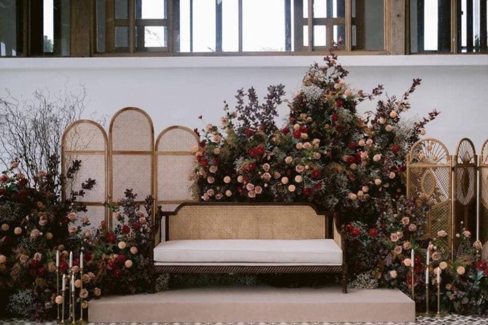 dekorasi pernikahan simple modern