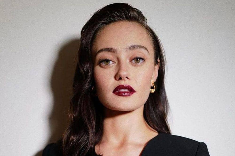 instagram.com/ella_purnell