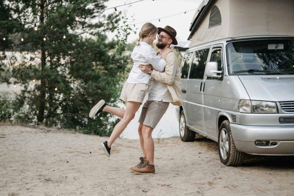 ilustrasi liburan bareng pacar