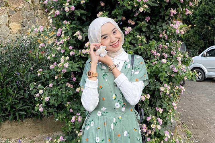 baju sage cocok dengan jilbab warna apa