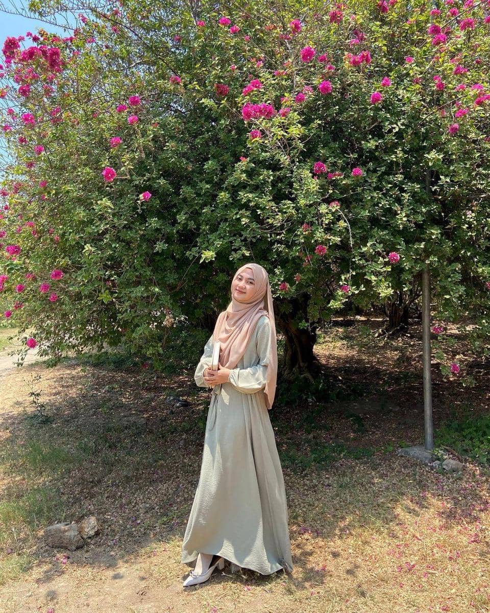 baju sage cocok dengan jilbab warna apa