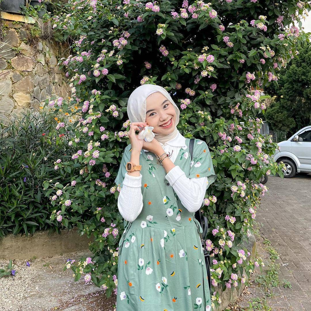 baju sage cocok dengan jilbab warna apa