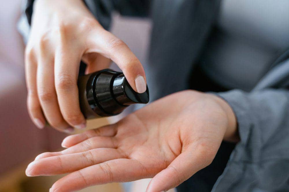 ilustrasi pelembap mengandung hyaluronic acid (pexels.com/MART PRODUCTION)