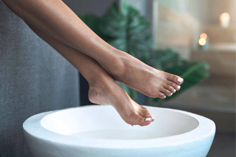 feetfirstclinic.com/Manfaat Merendam Kaki dengan Air Hangat