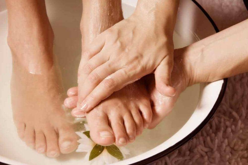 besthealthmag.ca/ Manfaat Merendam Kaki dengan Air Hangat