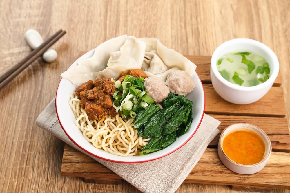 7 Rekomendasi Mie Ayam Enak di Jakarta Barat: Ada yang Antre Banget!