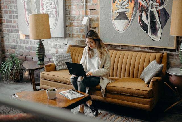 Introvert di Kantor Baru: 6 Cara Beradaptasi di Lingkungan Kerja Baru