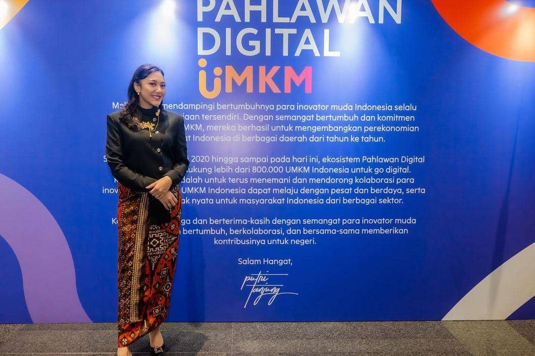 instagram.com/putri_tanjung