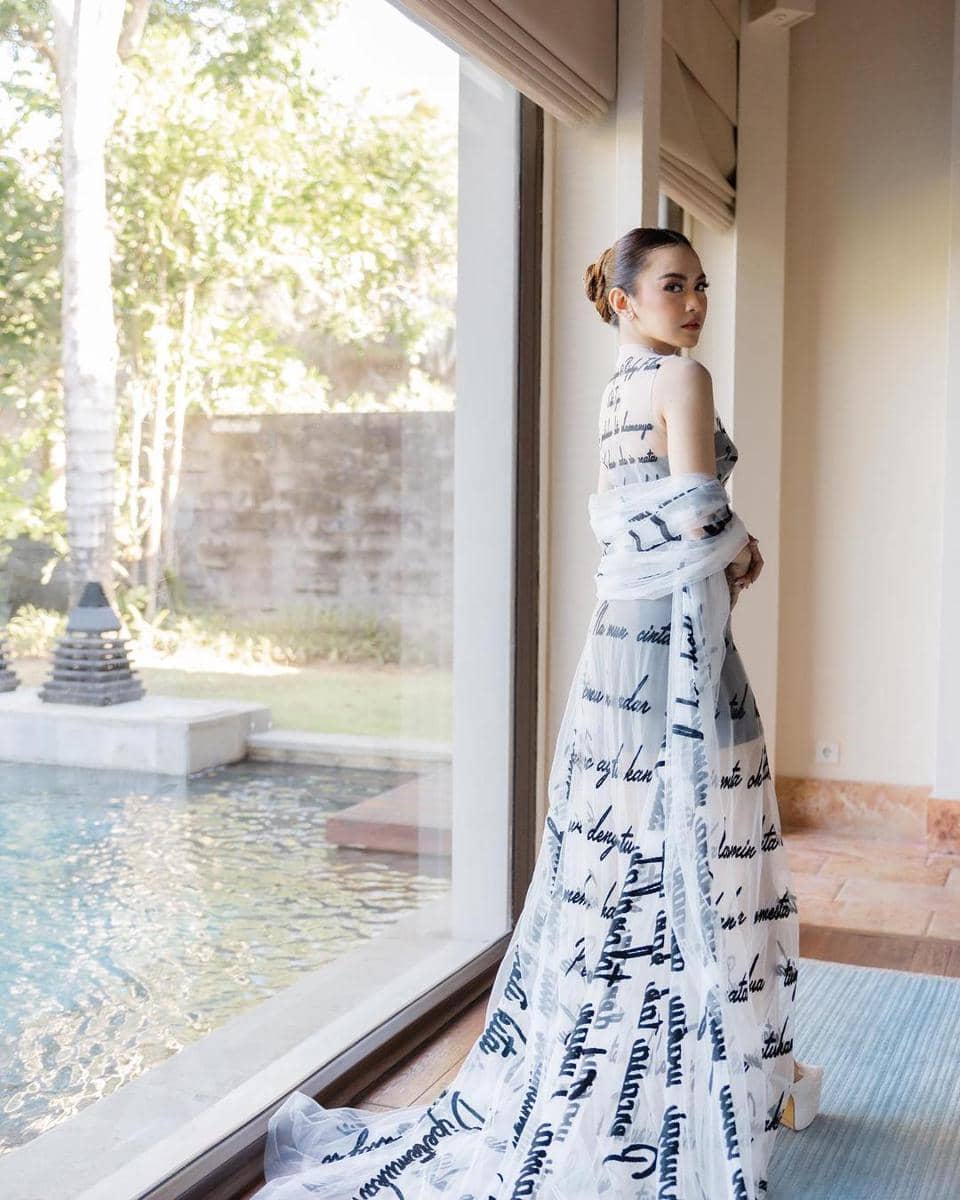 instagram.com/thebridestory