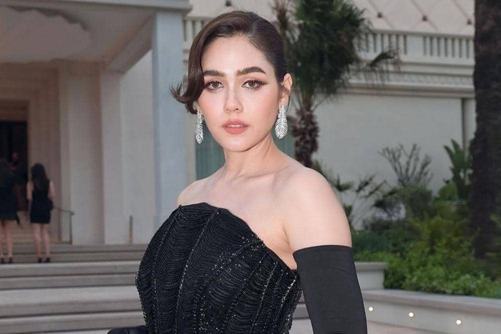 instagram.com/chomismaterialgirl