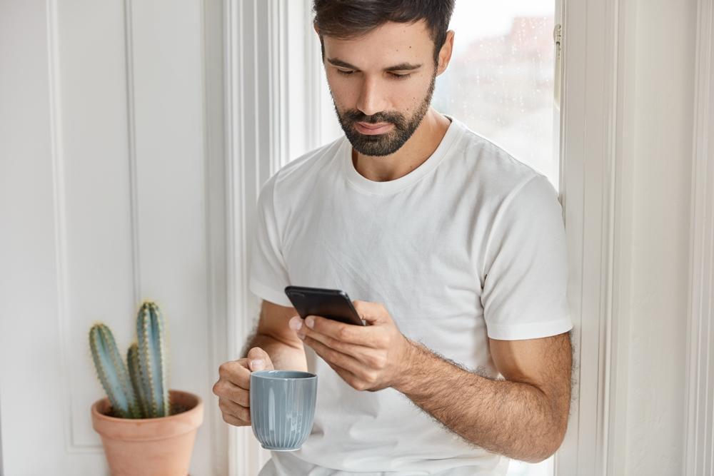 6 Cara Menghibur Pacar yang Lagi PMS Lewat Chat
