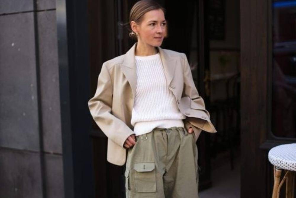 Baju yang Cocok untuk Celana Cargo Perempuan