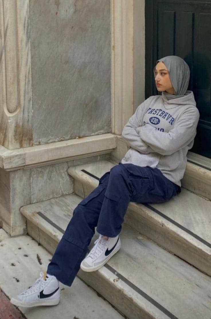 Celana Cargo dan Hoodie