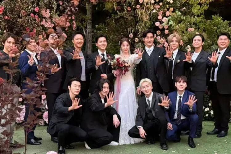 Gaya Ryeowook 'Super Junior' & Ari Eks 'Tahiti' di Hari Pernikahan