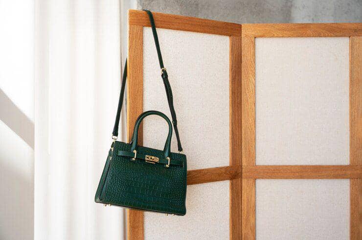 ilustrasi crossbody bag