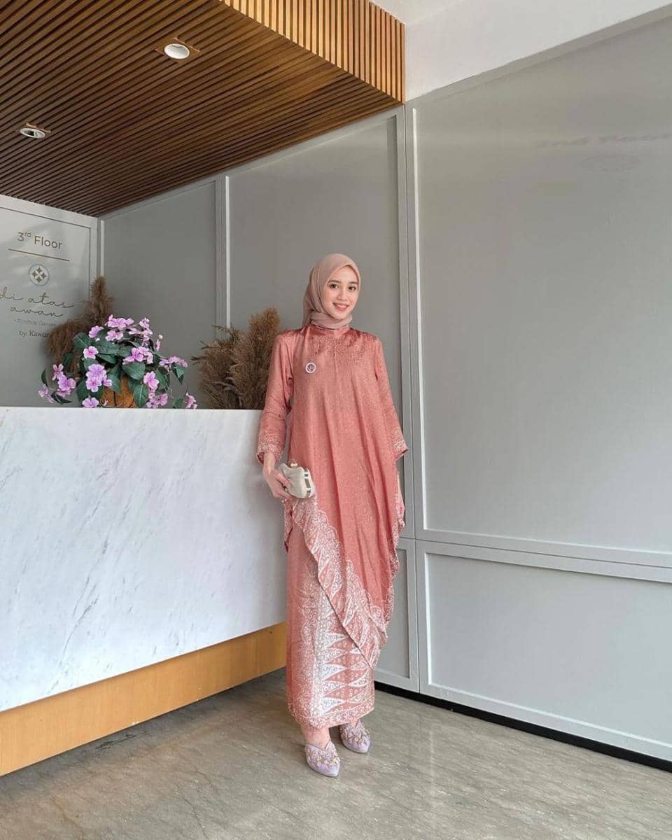 inspirasi kebaya ala Vina Maulina 