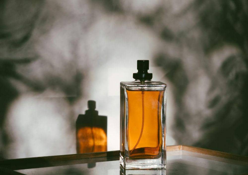 Ilustrasi parfum pink pepper