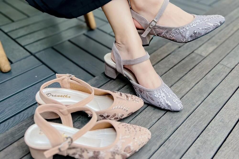7 Rekomendasi Sepatu Wisuda Simple untuk Tampilan Anggun dan Menawan