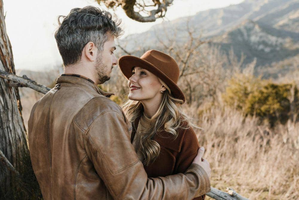 ilustrasi sedang jatuh cinta (pexels.com/Arina Krasnikova)