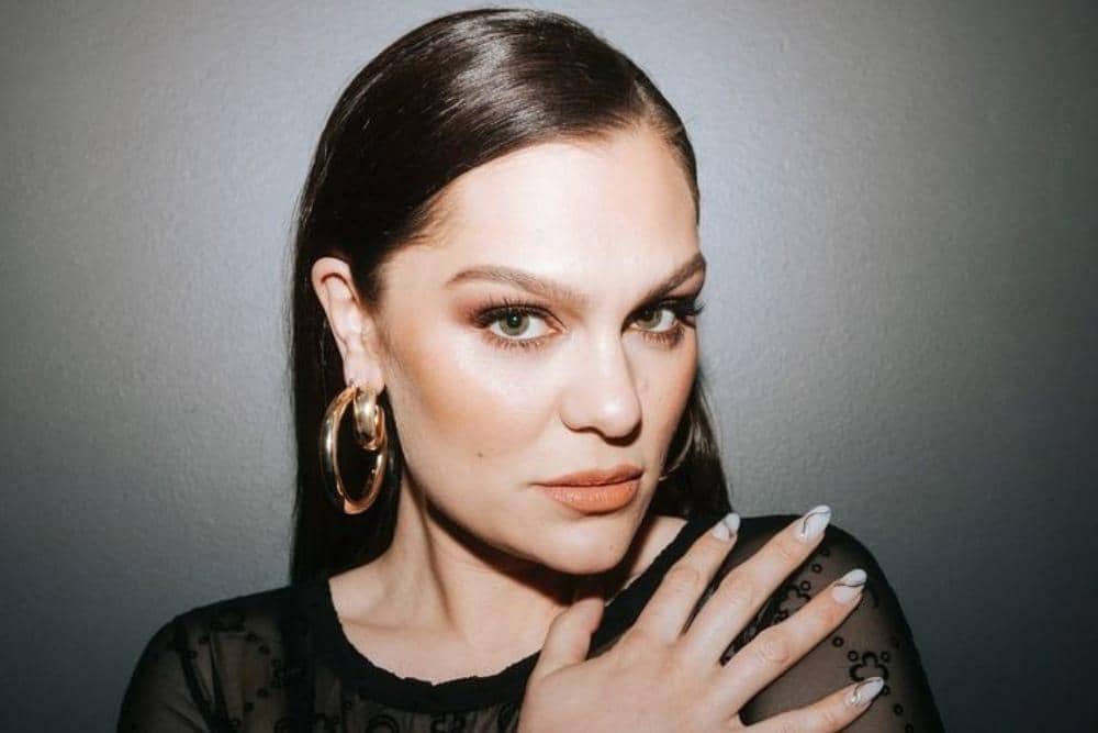 Instagram.com / jessiej