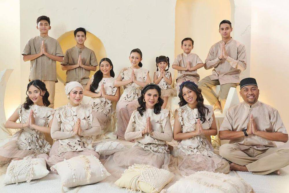 Fakta Keluarga Rachel Vennya, Broken Home hingga Punya Banyak Adik