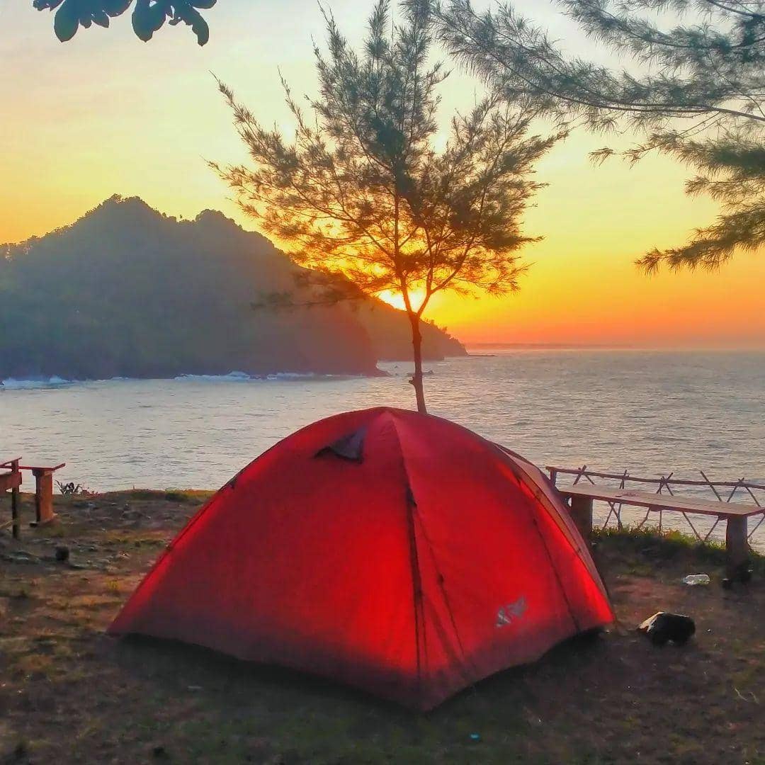 instagram.com/pantailampon_kebumen