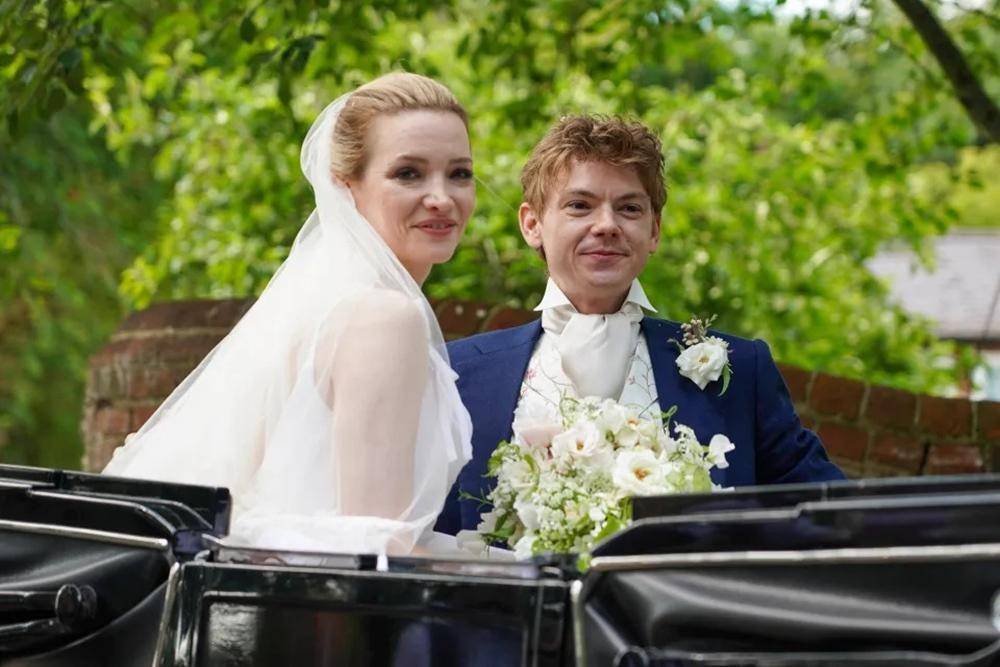 Resmi Menikah, Ini 5 Fakta Romansa Thomas Sangster dan Talulah Riley