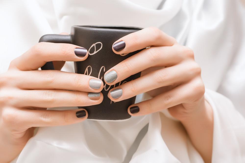 15 Teknik Nail Art Unik yang Bikin Kuku Makin Menawan