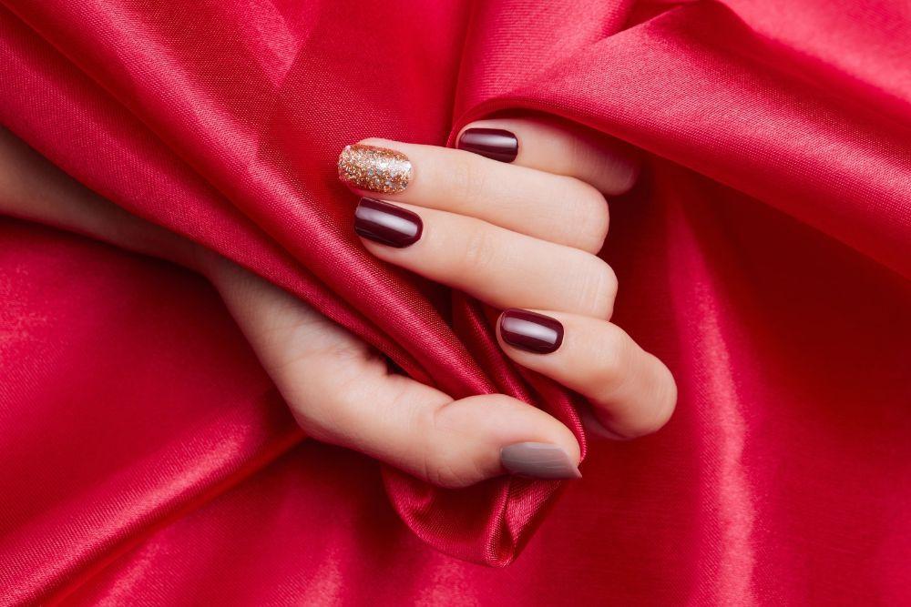 15 Teknik Nail Art Unik yang Bikin Kuku Makin Menawan
