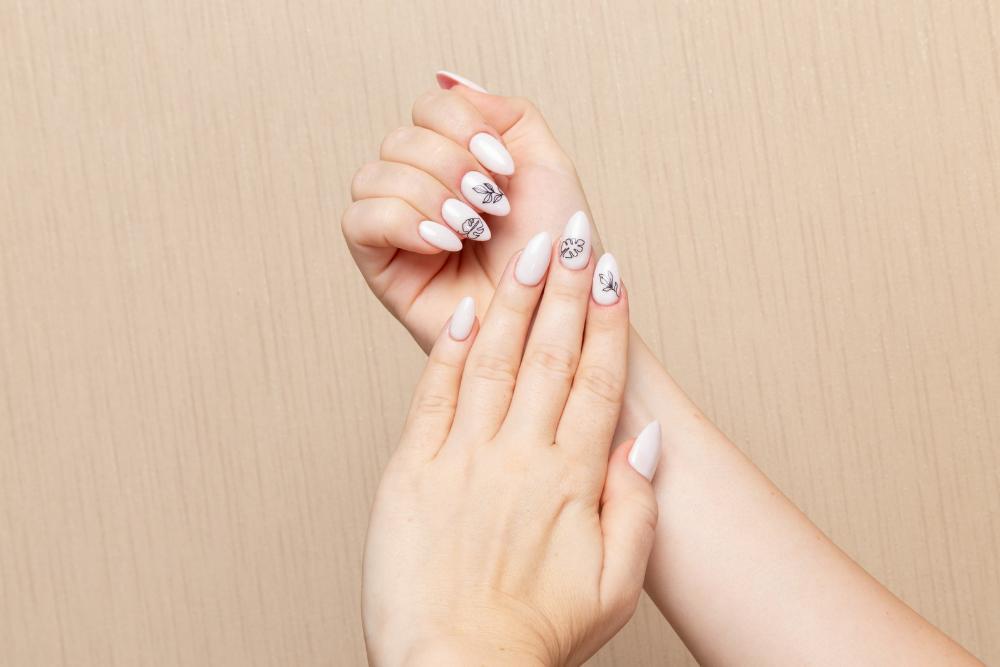 15 Teknik Nail Art Unik yang Bikin Kuku Makin Menawan