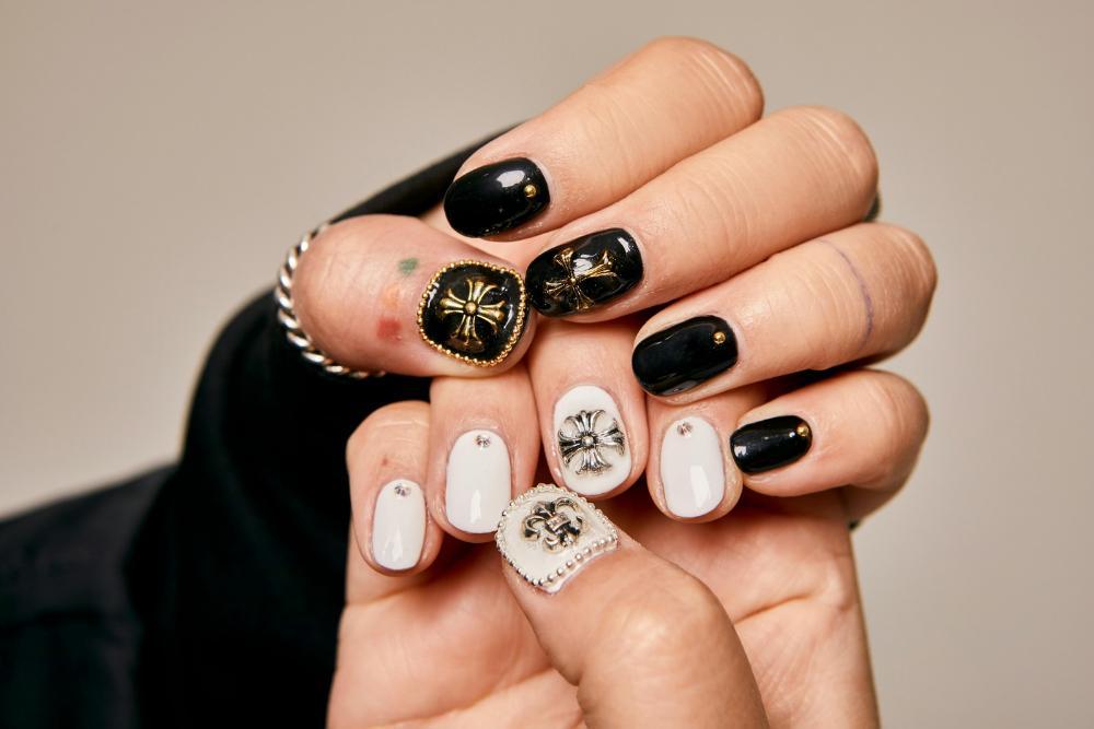 15 Teknik Nail Art Unik yang Bikin Kuku Makin Menawan