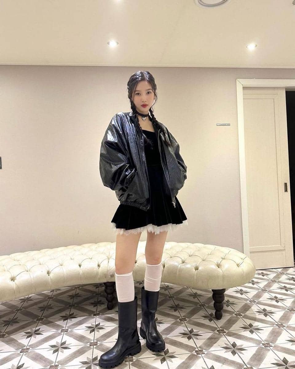 ide mix and match jaket kulit ala Joy Red Velvet