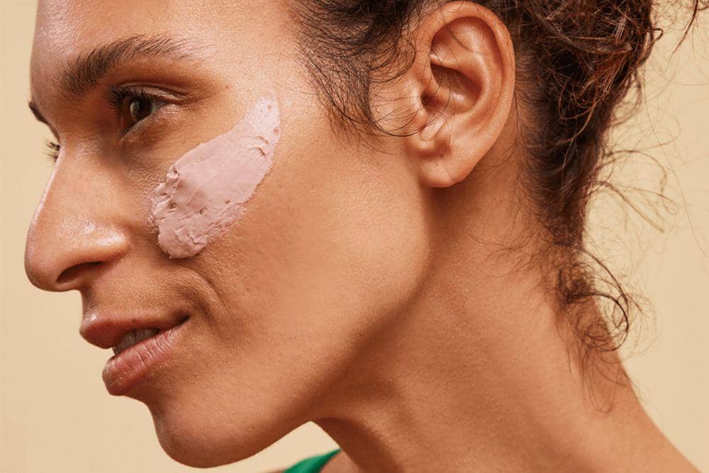 byrdie.com/Clay Mask untuk Kulit Berminyak