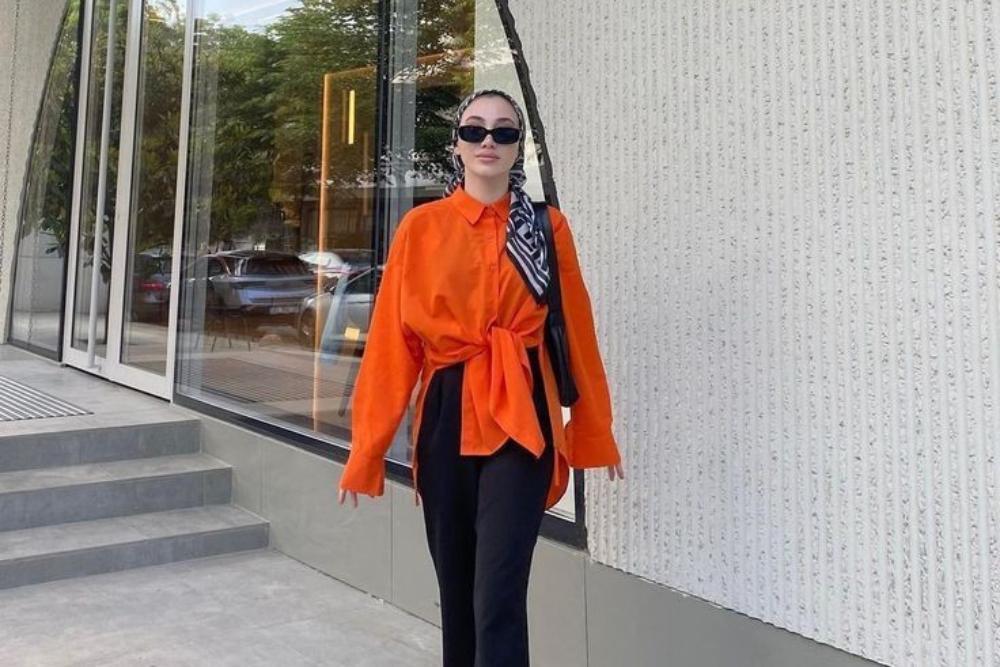 Perpaduan Warna Baju Orange dengan Jilbab Apa? Ini 8 Rekomendasinya